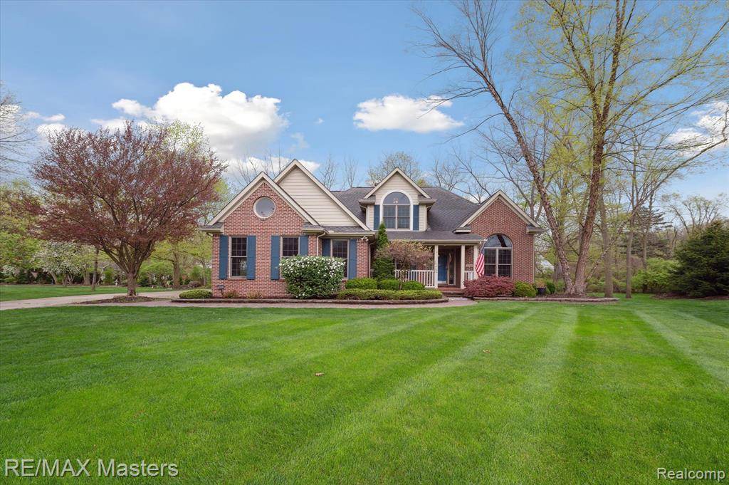 25064 HAZELNUT Court, Grosse Ile, MI 48138 2314