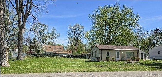 23362 Springbrook Drive, Farmington Hills, MI 48336