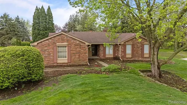 Troy, MI 48098 2010,6435 DENTON Drive