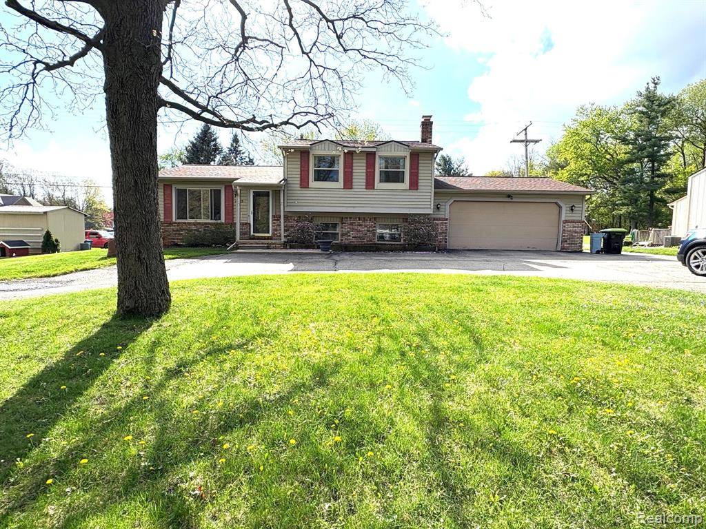 2725 ORMOND Road, White Lake, MI 48383 1819