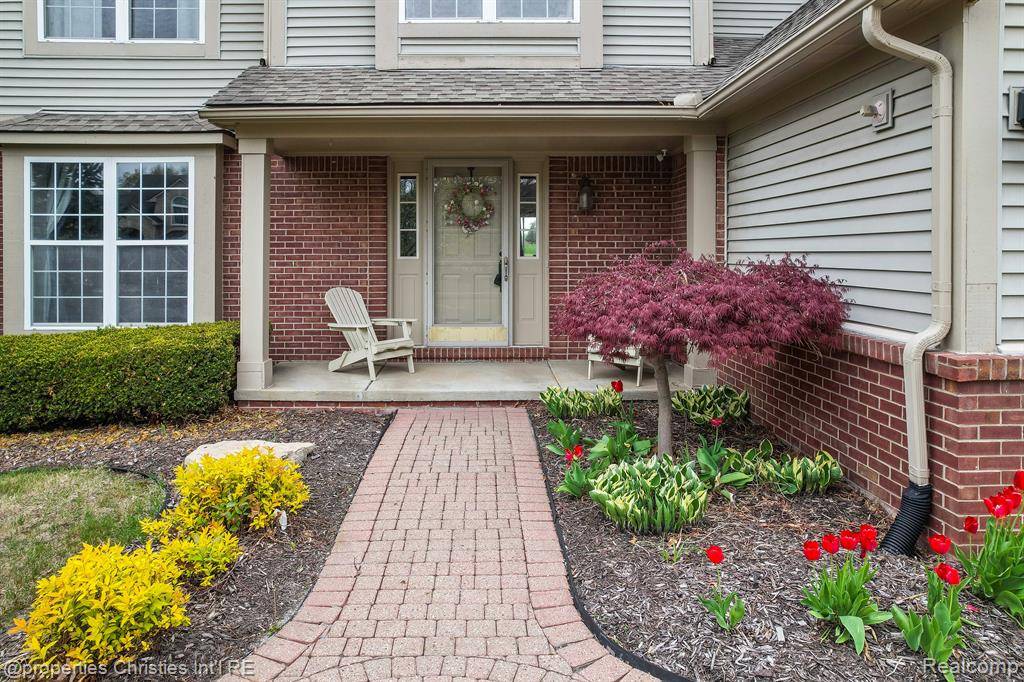 Commerce Twp, MI 48382 1198,2435 IVY HILL Drive