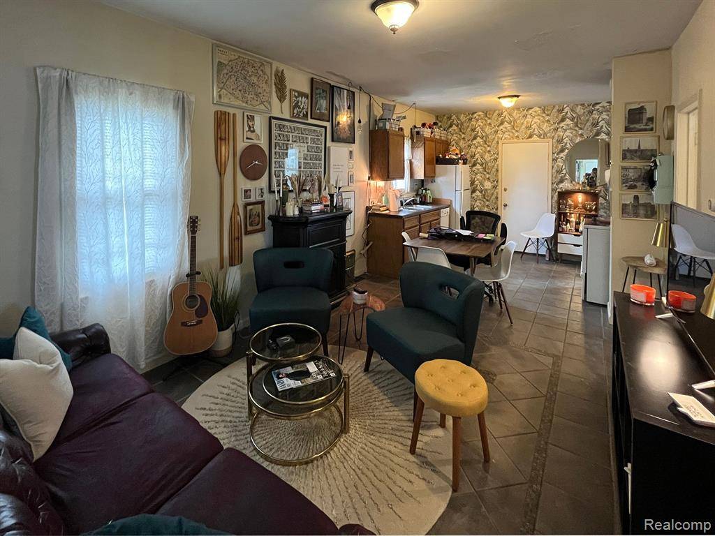 Hazel Park, MI 48030 1744,355 W WOODRUFF Avenue