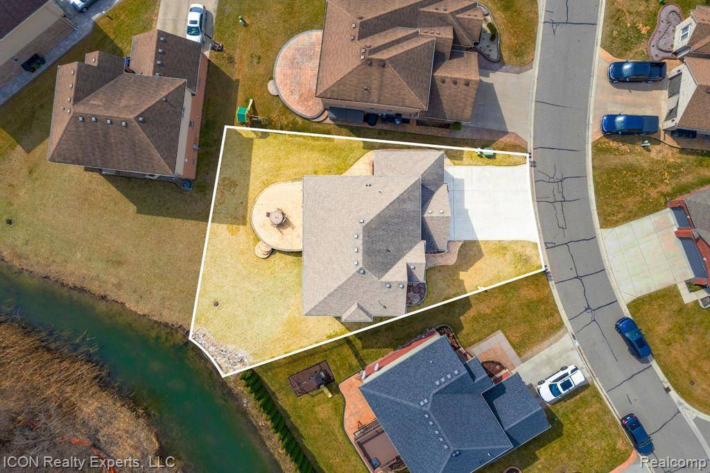 Shelby Twp, MI 48317 4078,4122 HAWKS NEST Road