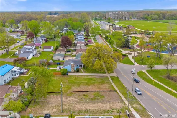 Westland, MI 48185 2208,2120 N CARLSON