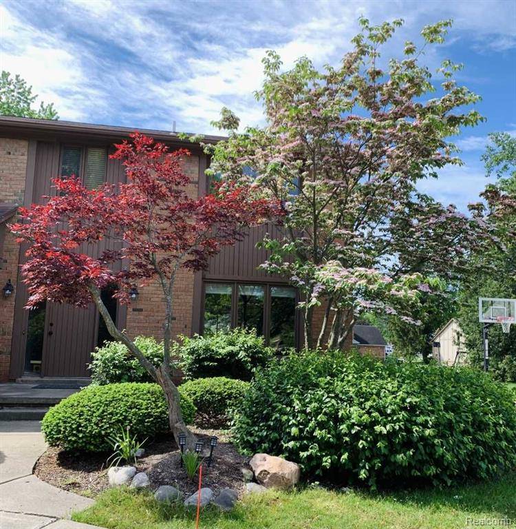 35315 REGENCY Lane, Farmington Hills, MI 48331 1453