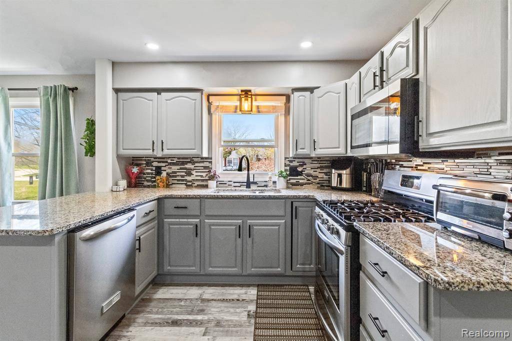 Fort Gratiot, MI 48059 4103,3500 CONNIE Lane