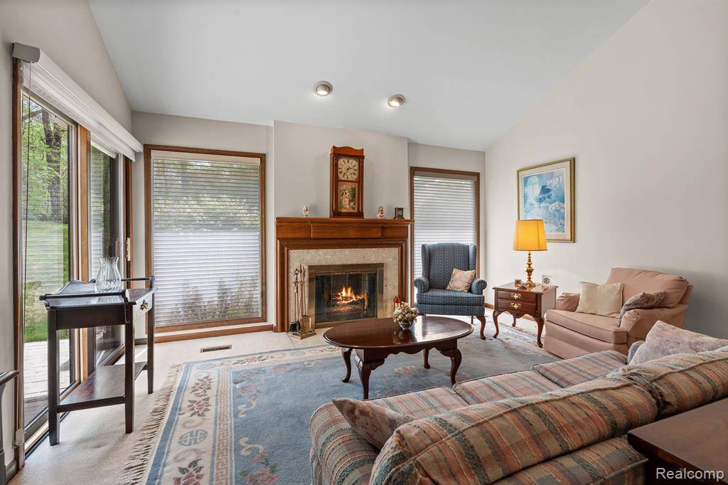 Brighton, MI 48116 9772,4612 Golf View Drive