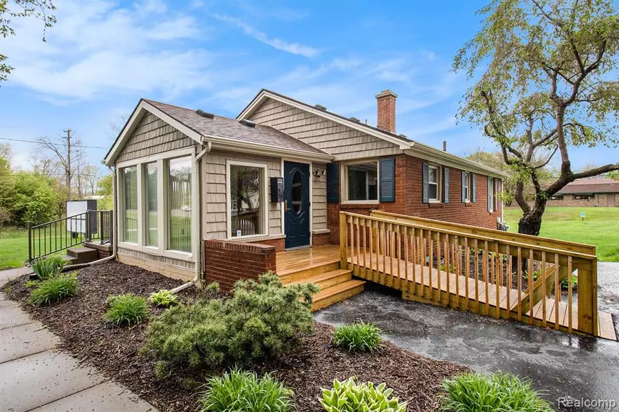2165 E GRAND RIVER Avenue, Howell, MI 48843 1737