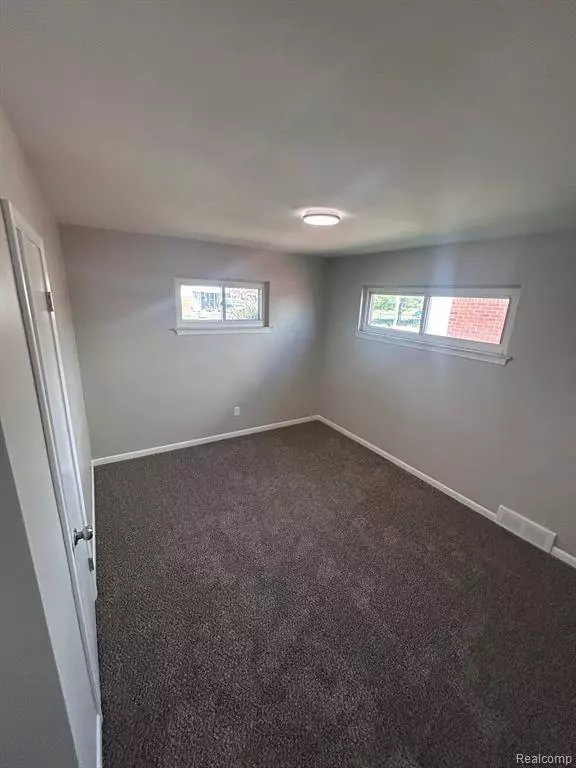 Eastpointe, MI 48021 1889,23162 SAXONY Avenue