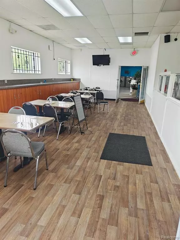 Warren, MI 48091 2413,3123 E 8 MILE Road
