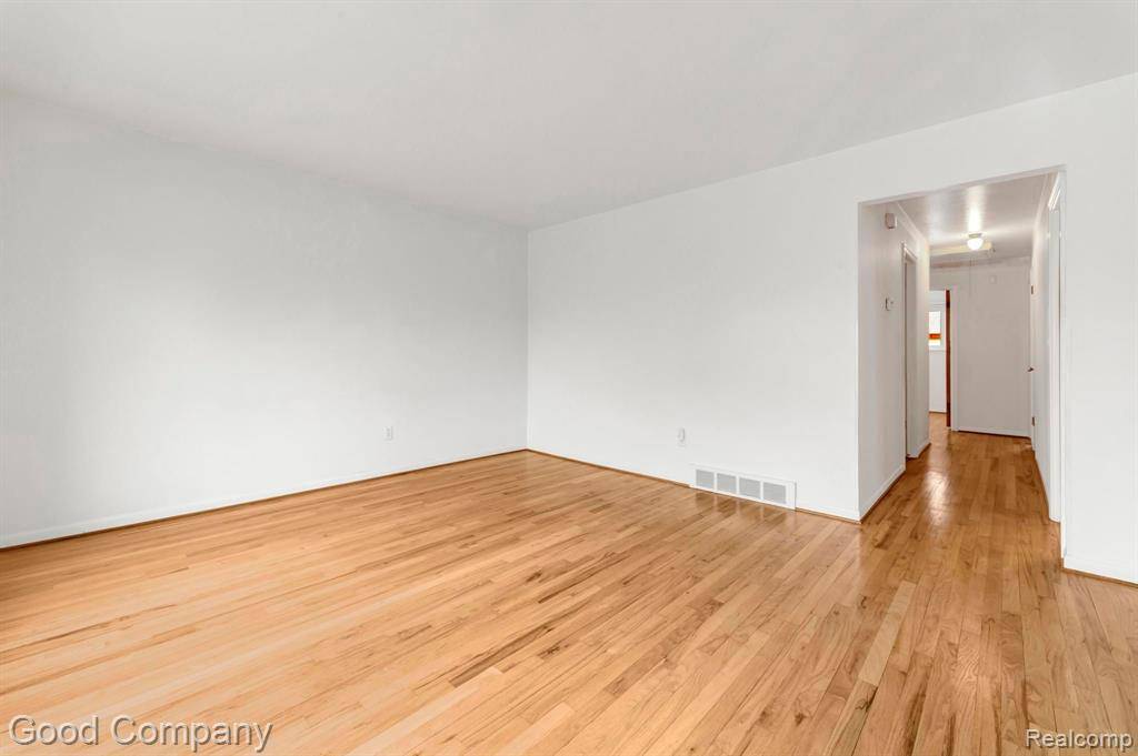Livonia, MI 48152 4332,18377 SUNSET Street