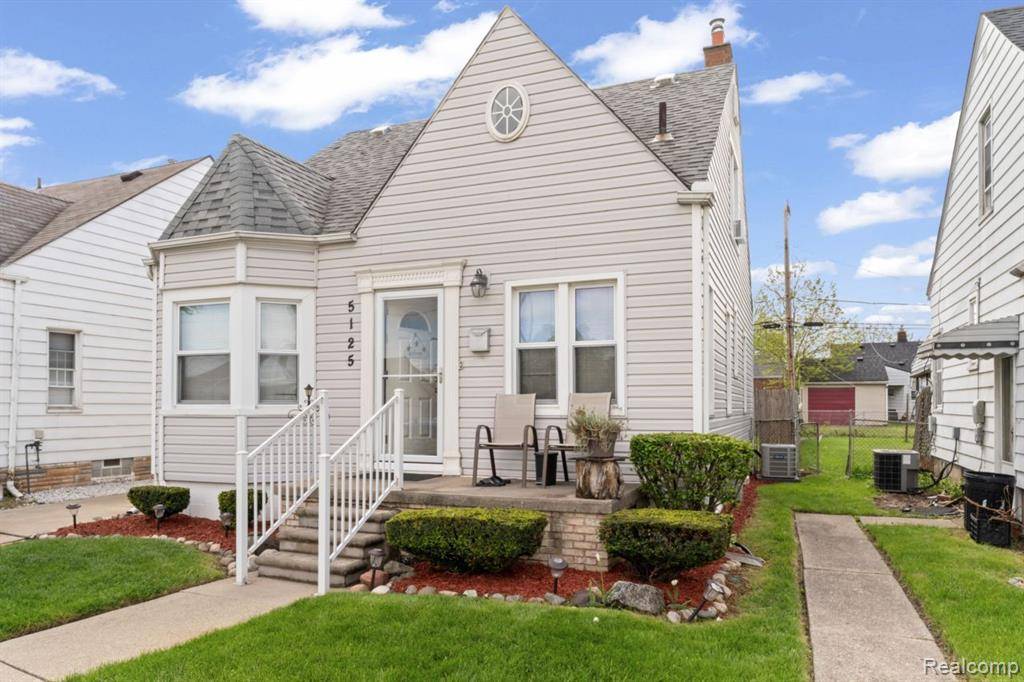 Dearborn, MI 48126 4130,5125 CURTIS Street