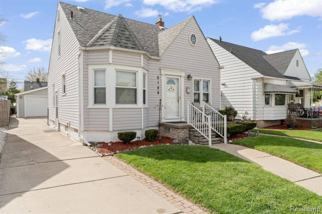 Dearborn, MI 48126 4130,5125 CURTIS Street