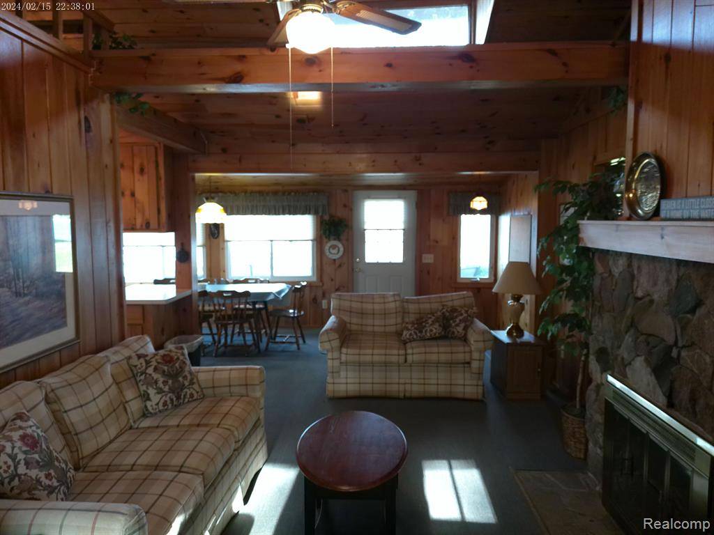 White Lake, MI 48383 1746,2305 RIDGE Road