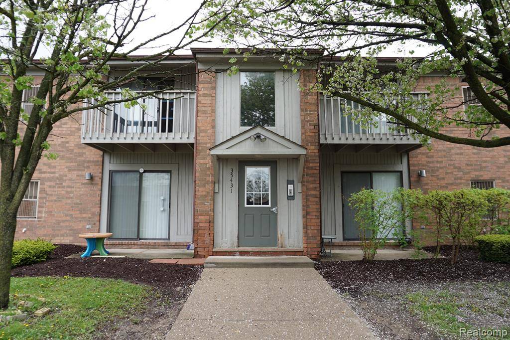 35431 HICKORY WOODS Drive, Clinton Township, MI 48035 5145