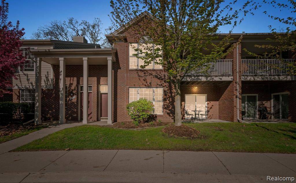 1708 DEEPWOOD Circle, Rochester, MI 48307 6098