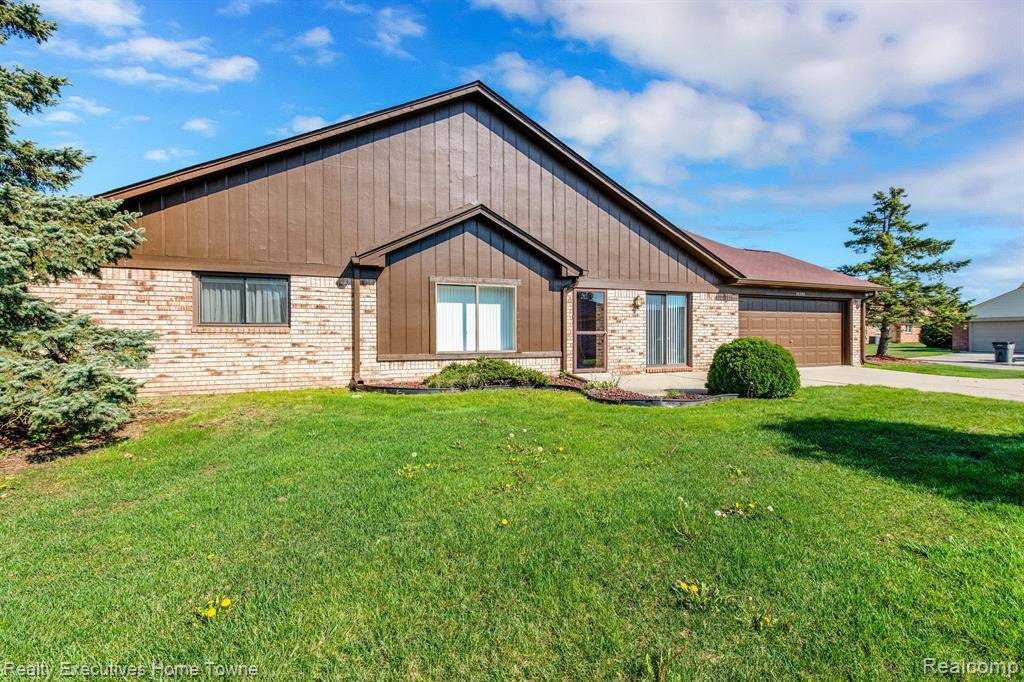 Clinton Township, MI 48036 1996,20382 PINE MEADOW Drive