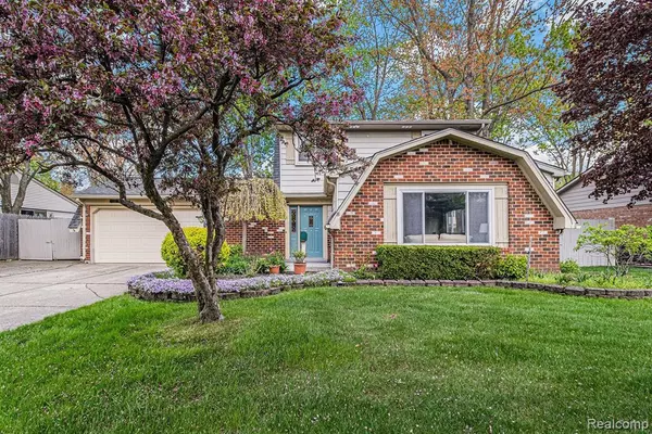 4036 CYPRESS Drive,  Troy,  MI 48085 4811