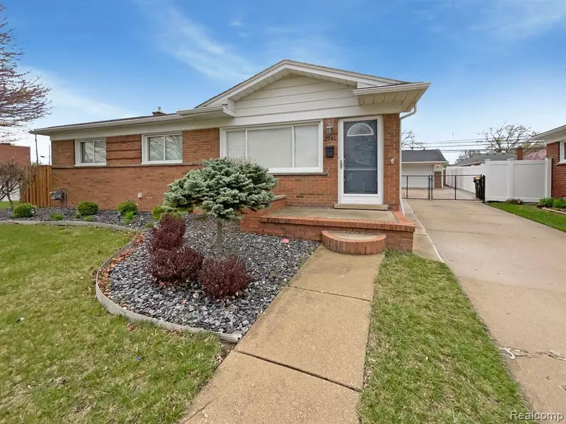 2941 NORWOOD Drive, Trenton, MI 48183 3544