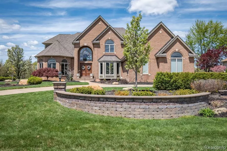 256 INVERNESS, Highland, MI 48357 4770