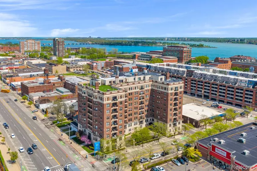2900 E Jefferson Avenue, Detroit, MI 48207 5041