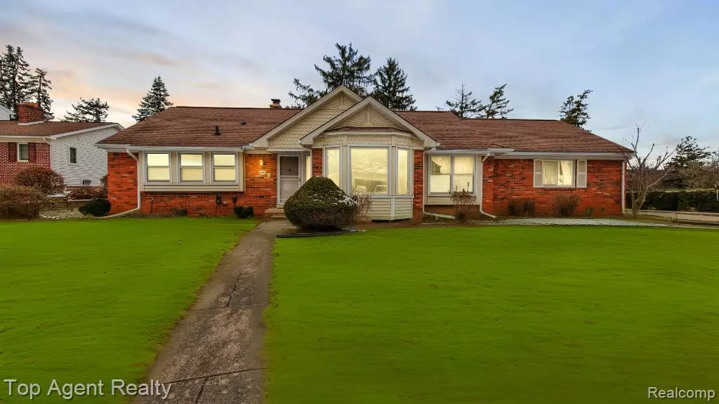 Farmington, MI 48335 2910,36906 BRITTANY HILL Drive