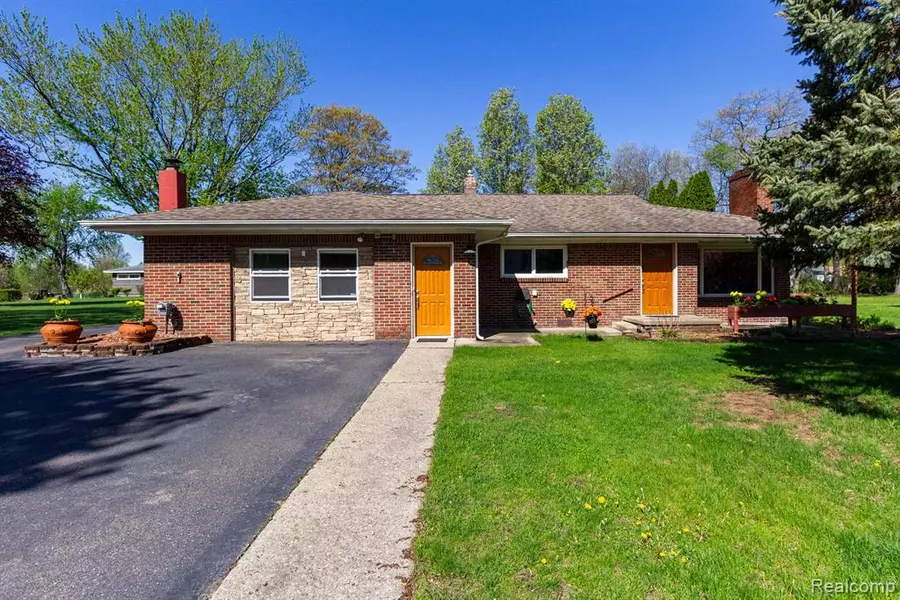 1119 LAMBERT Drive, Holly, MI 48442 2021