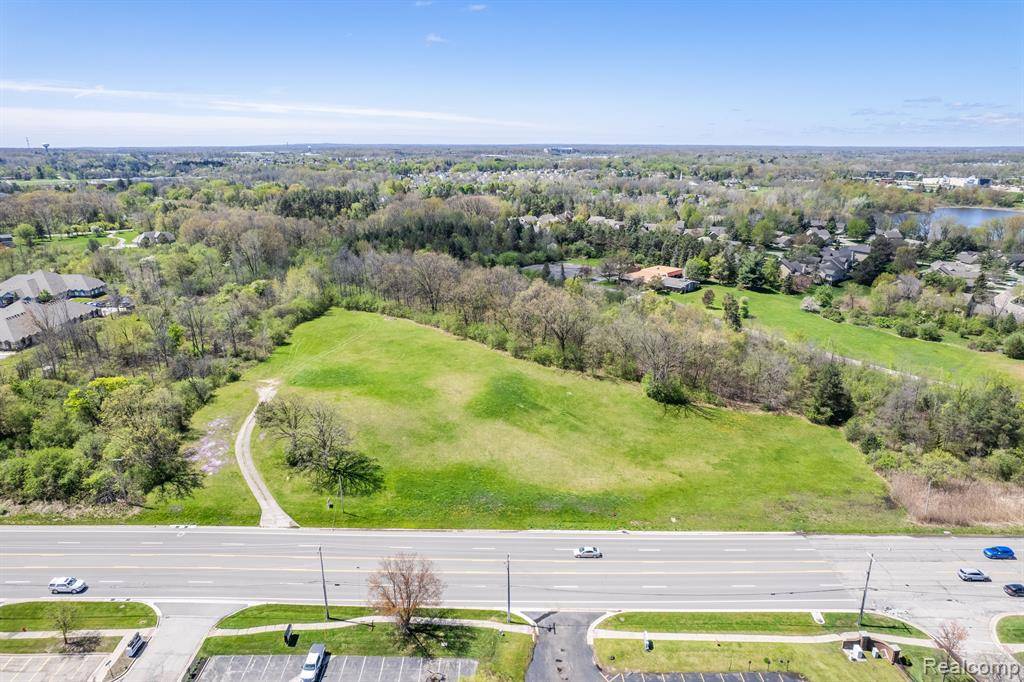 8152 S SAGINAW Street, Grand Blanc, MI 48439 1826