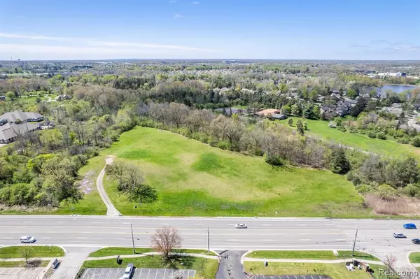 8152 S SAGINAW Street, Grand Blanc, MI 48439 1826