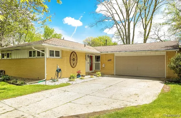 Southfield, MI 48076 5707,29546 FALL RIVER Road