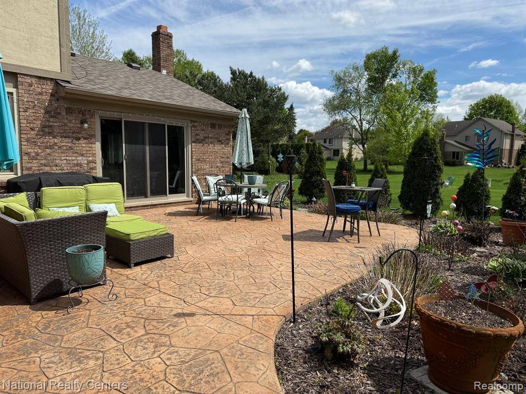 Novi, MI 48375 5212,41315 CARRIAGE HILL Drive
