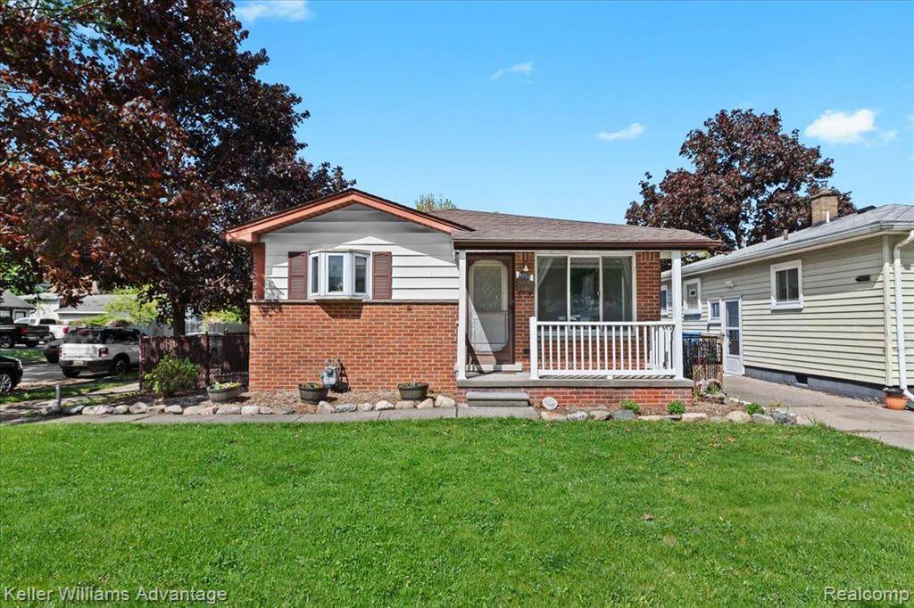 Dearborn Heights, MI 48125 3063,4050 MAYFAIR Street