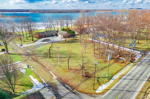 000 Southpointe Drive, Grosse Ile, MI 48138 2048