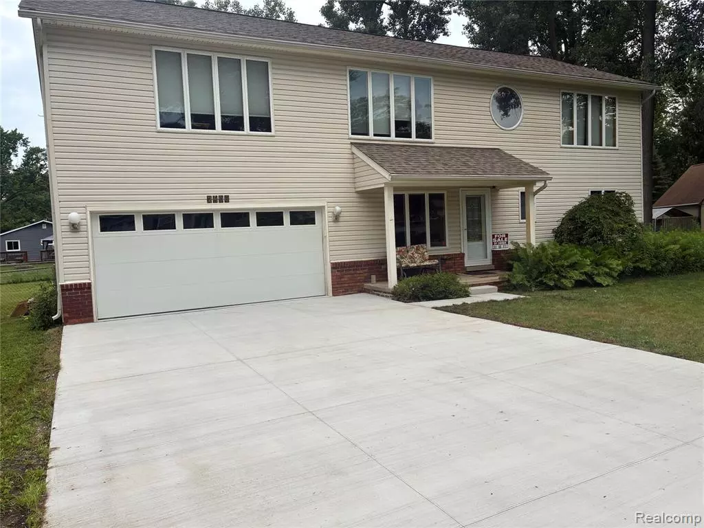 West Bloomfield, MI 48324 3655,2498 SUNSET TERRACE Lane