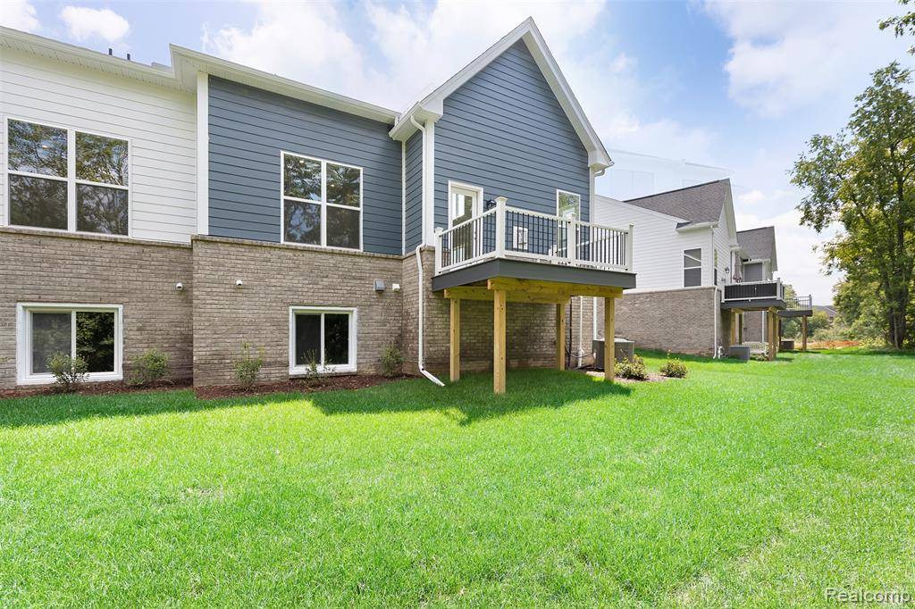West Bloomfield, MI 48323,5342 TRAIL VISTA Drive