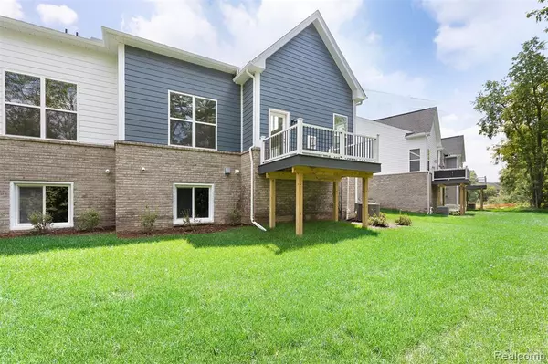West Bloomfield, MI 48323,5342 TRAIL VISTA Drive