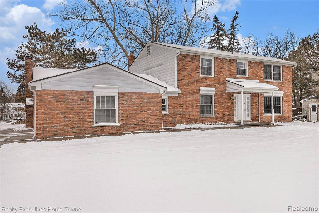 4819 Thorntree Drive, West Bloomfield, MI 48322