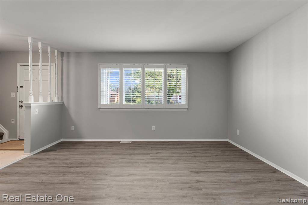 Mount Clemens, MI 48043 2366,250 CLINTON RIVER Drive