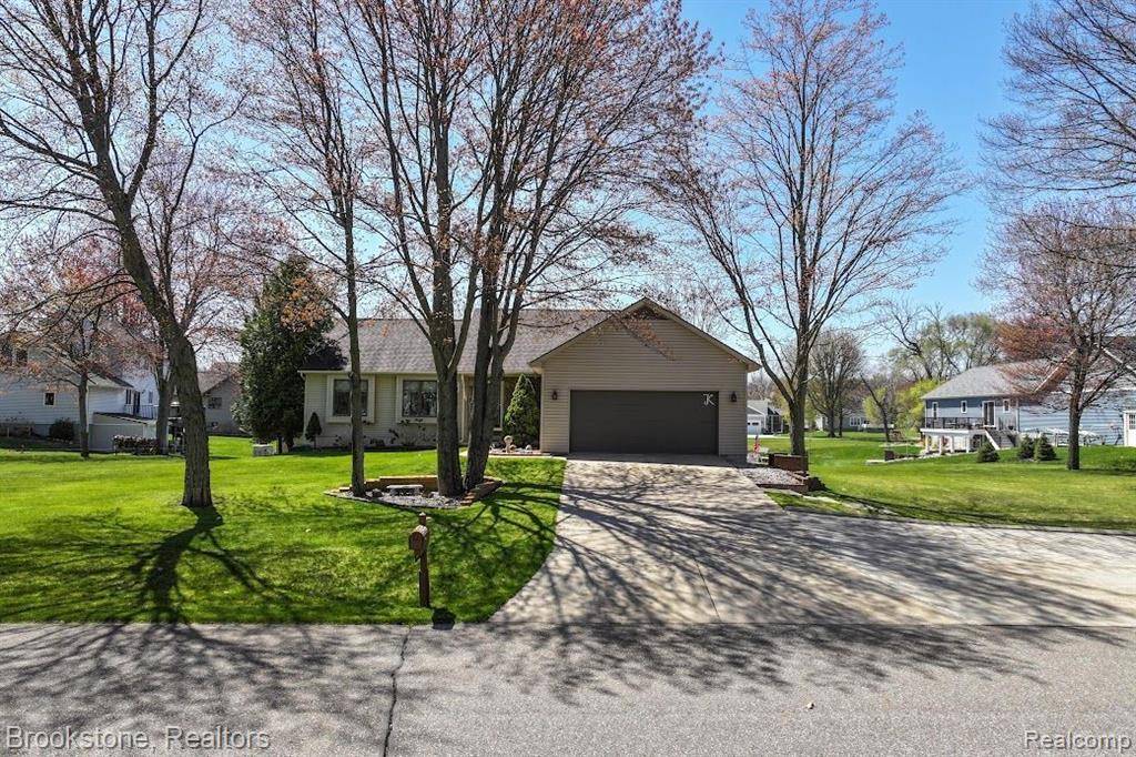 8439 SHOSHONI Pass, Pigeon, MI 48755 9606