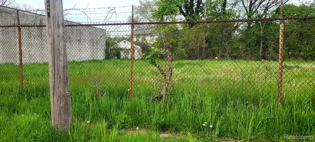 13988 MEYERS Road, Detroit, MI 48227 3918