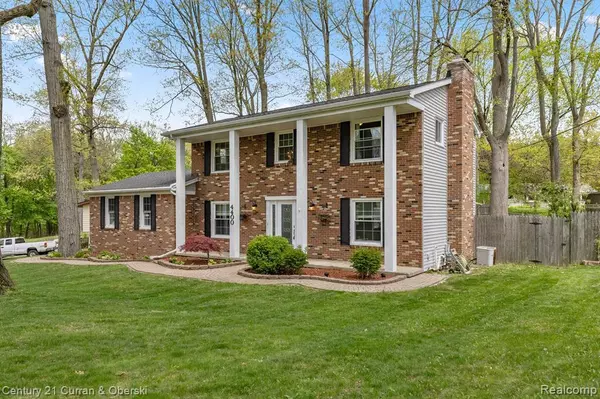 4400 HIGHFIELD Road, Waterford, MI 48329 3841
