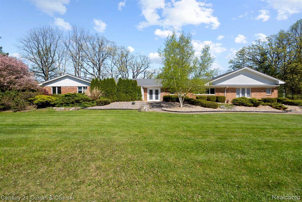South Lyon, MI 48178 8957,22340 NATASHA Lane