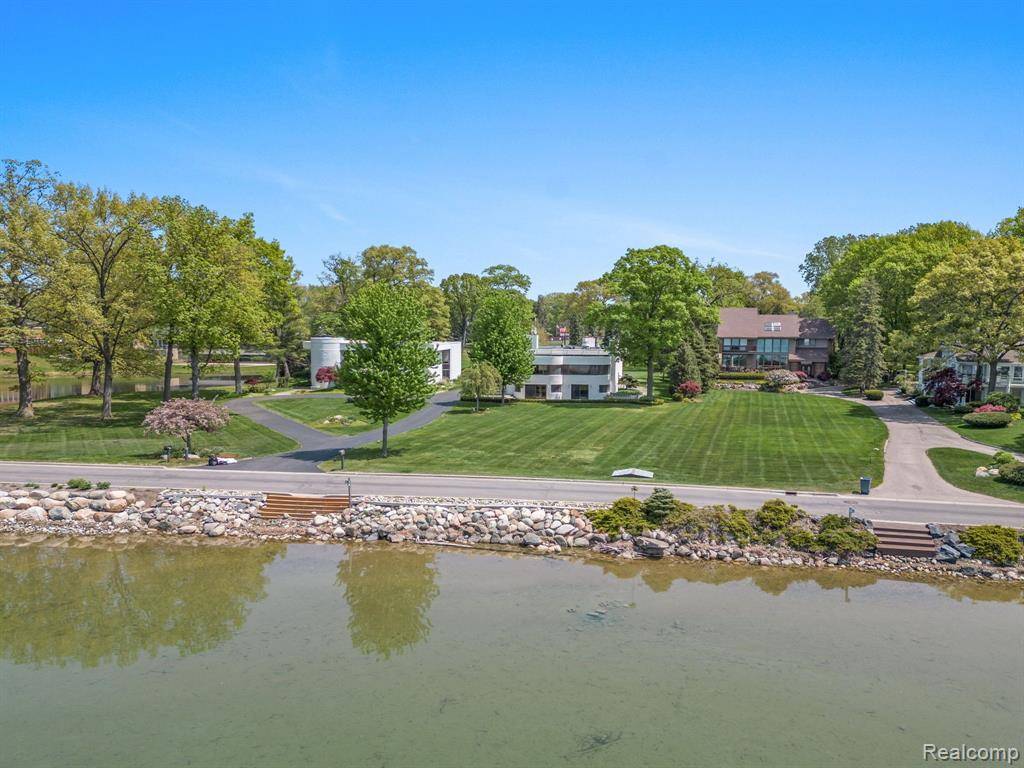 Orchard Lake, MI 48324 1626,3751 Indian Trail