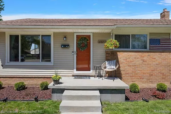 Livonia, MI 48150 2951,30672 ELMIRA Street