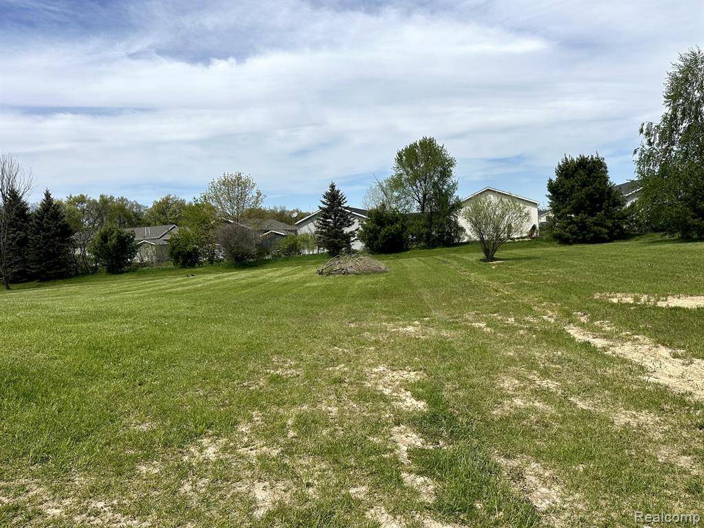 Holly, MI 48442 1463,5151 HUNTLEY Drive