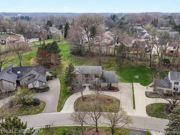 West Bloomfield, MI 48323 3128,4206 SOUTHMOOR Lane