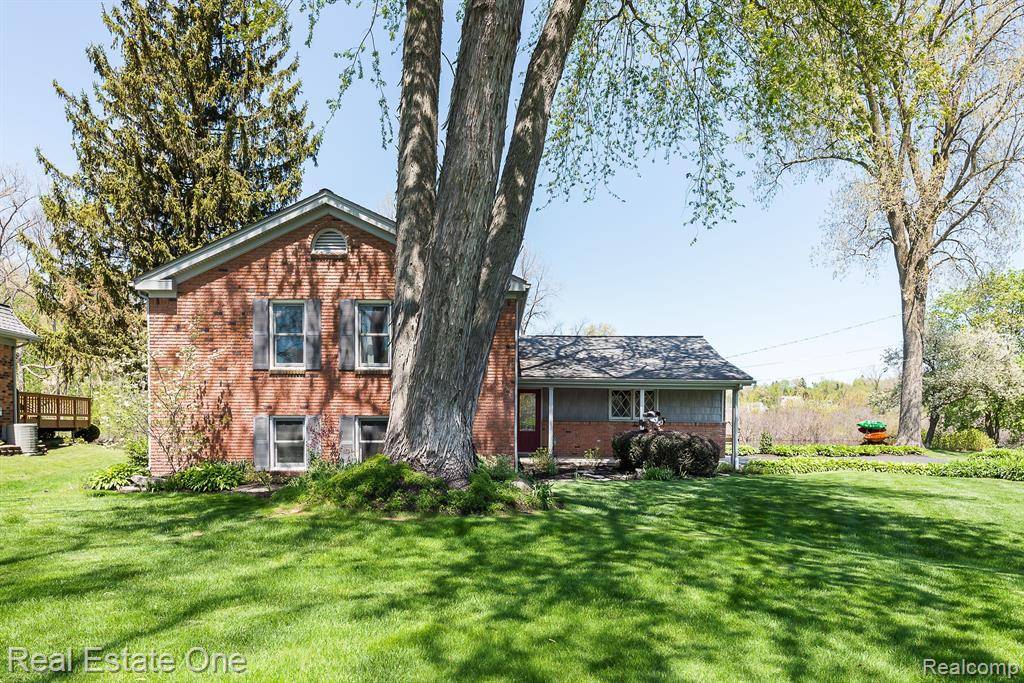 7311 BISCAYNE Court, White Lake, MI 48383 2819
