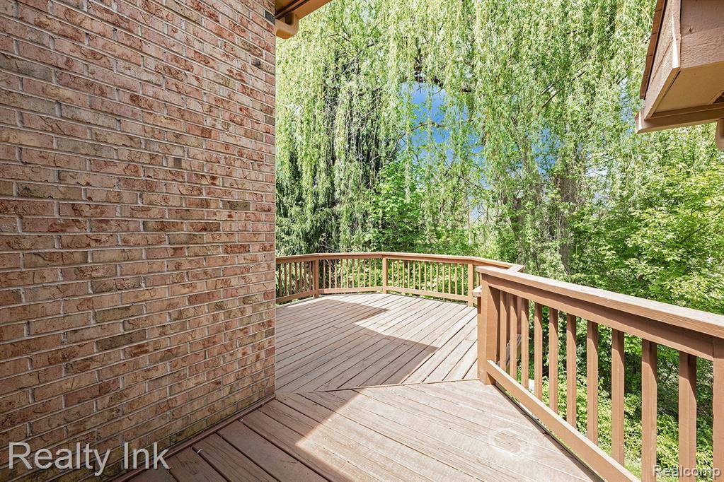 Farmington Hills, MI 48335 4614,35300 BLUE SPRUCE Drive