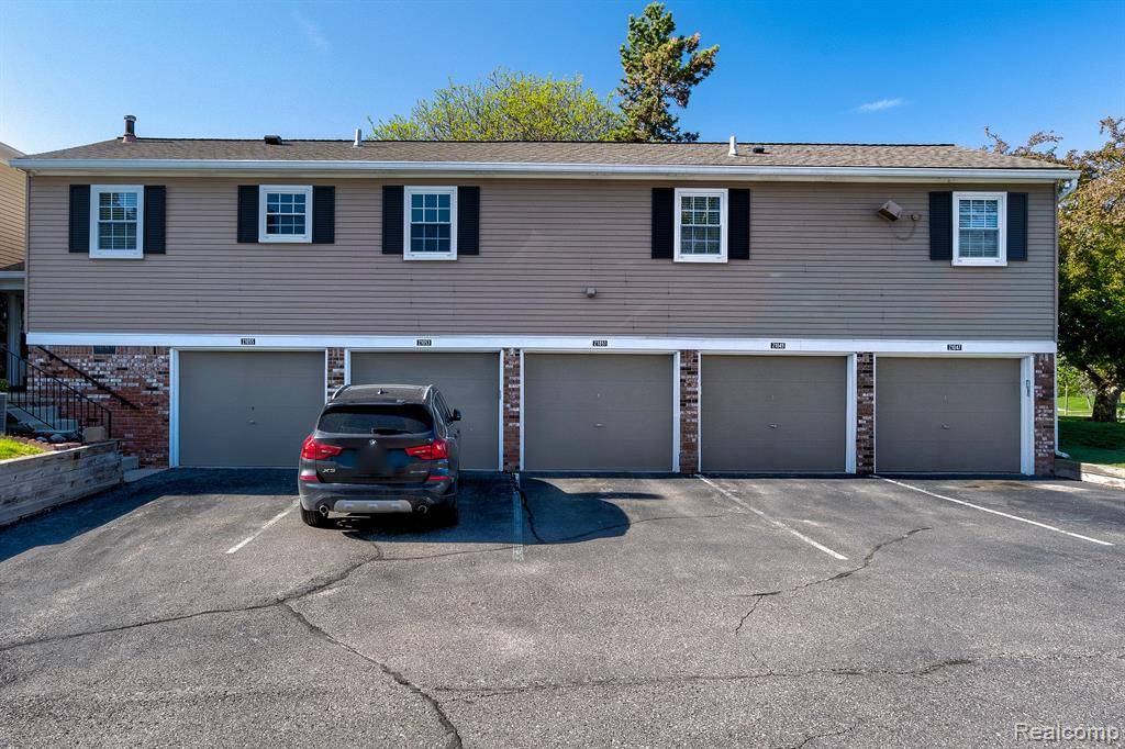 Northville, MI 48167 2419,21049 W GLEN HAVEN Circle
