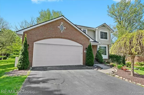 Commerce Twp, MI 48382 1067,3645 SANDBAR Drive